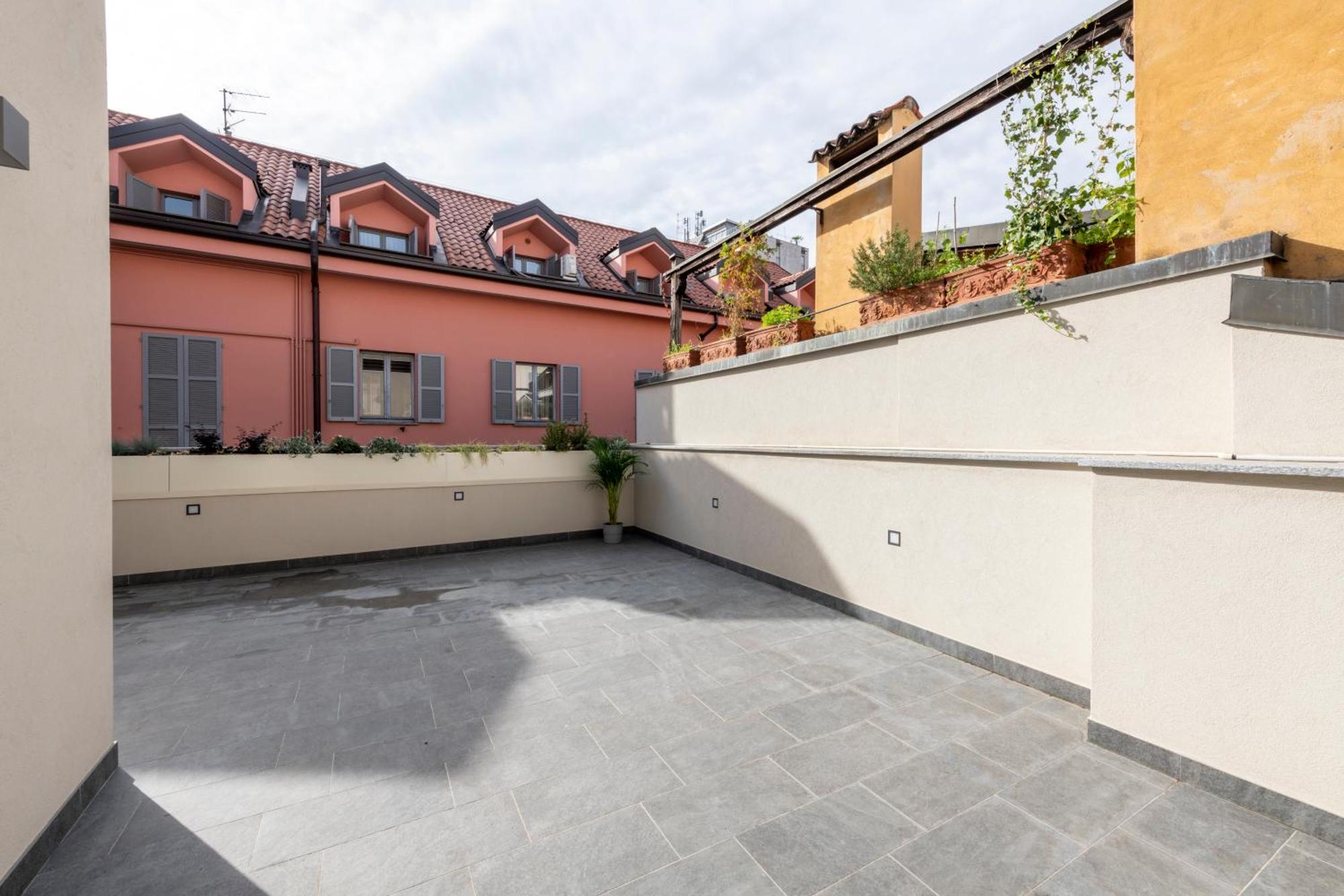Fabbri Palace - B Home, Milan